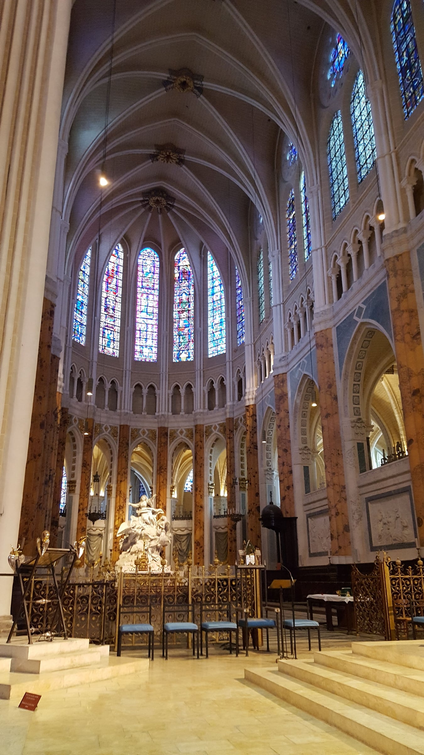 Church atmosphere and natural sound reference